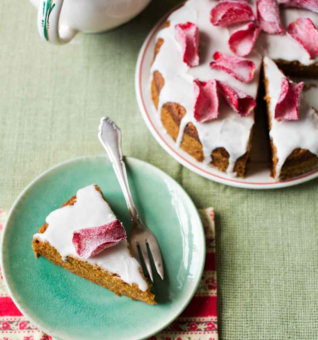 Carrot tea cake with vanilla icing