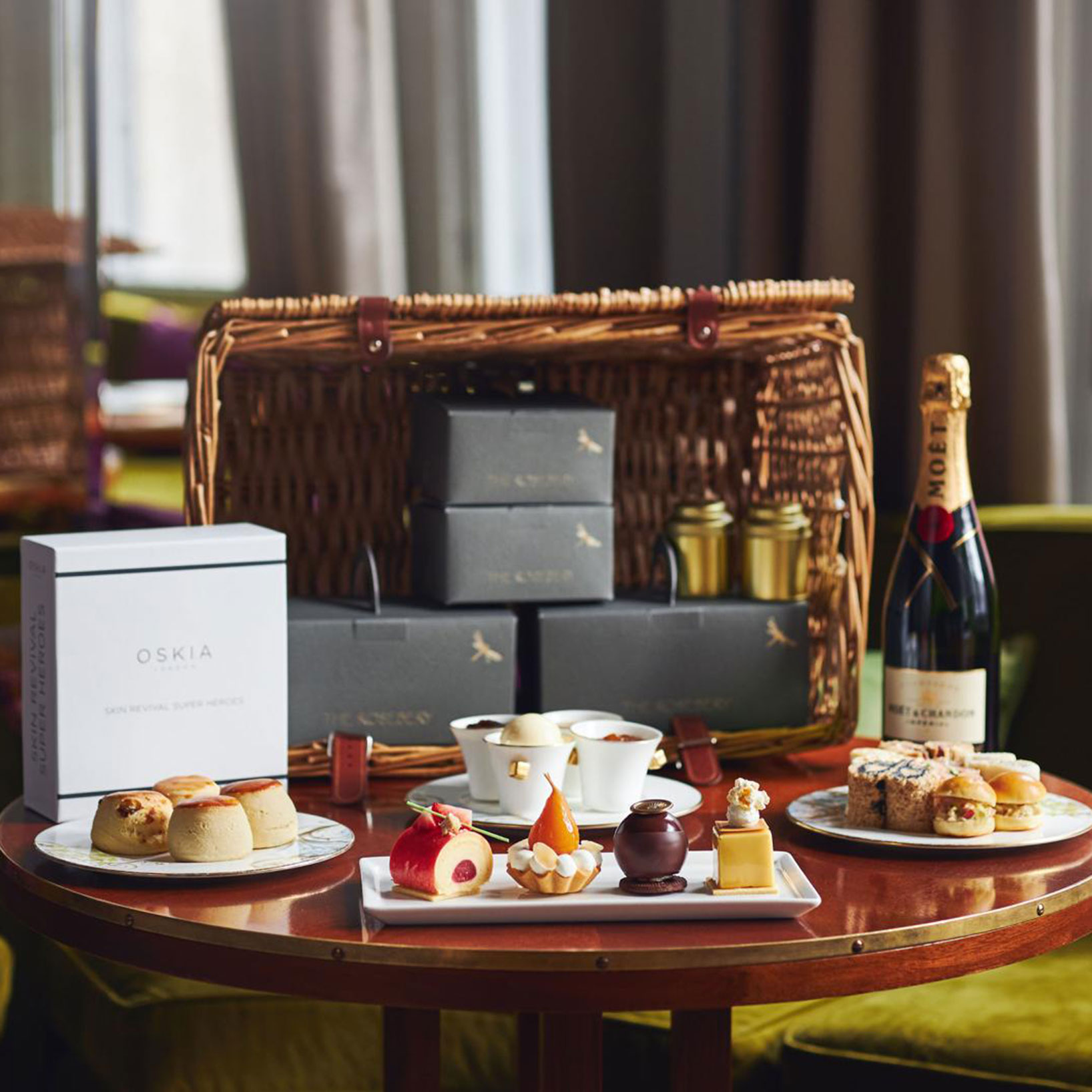 Taking Orders Mandarin Oriental Takeaway Afternoon Tea Sainsbury S Magazine Taking Orders Mandarin Oriental Takeaway Afternoon Tea Sainsbury S Magazine
