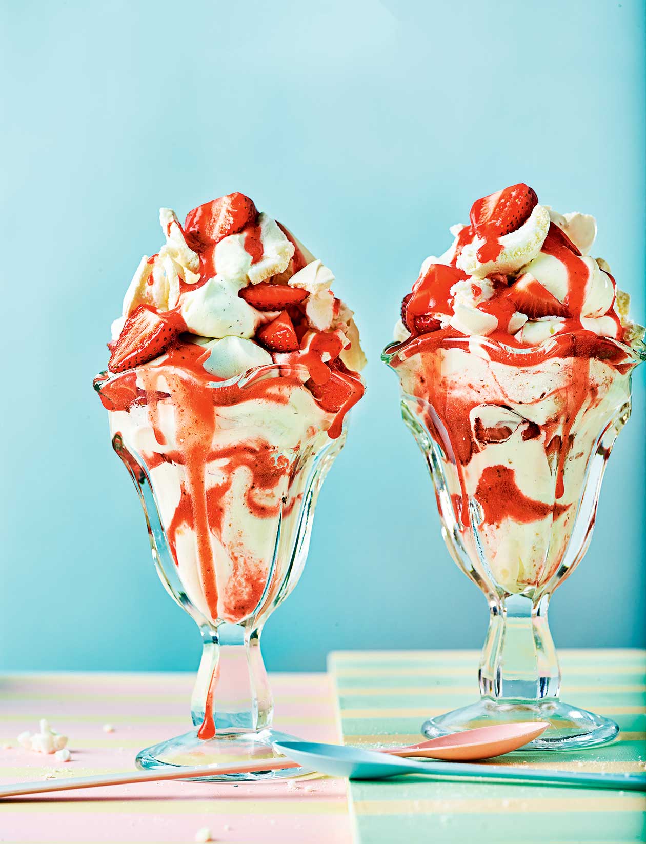 Easy eton mess tray cake recipe | Coles