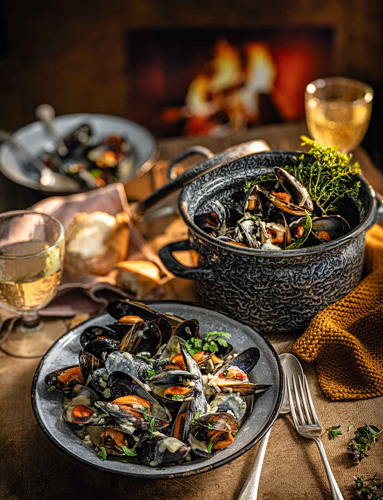 Mussels with cider, thyme and cream recipe | Sainsbury`s Magazine
