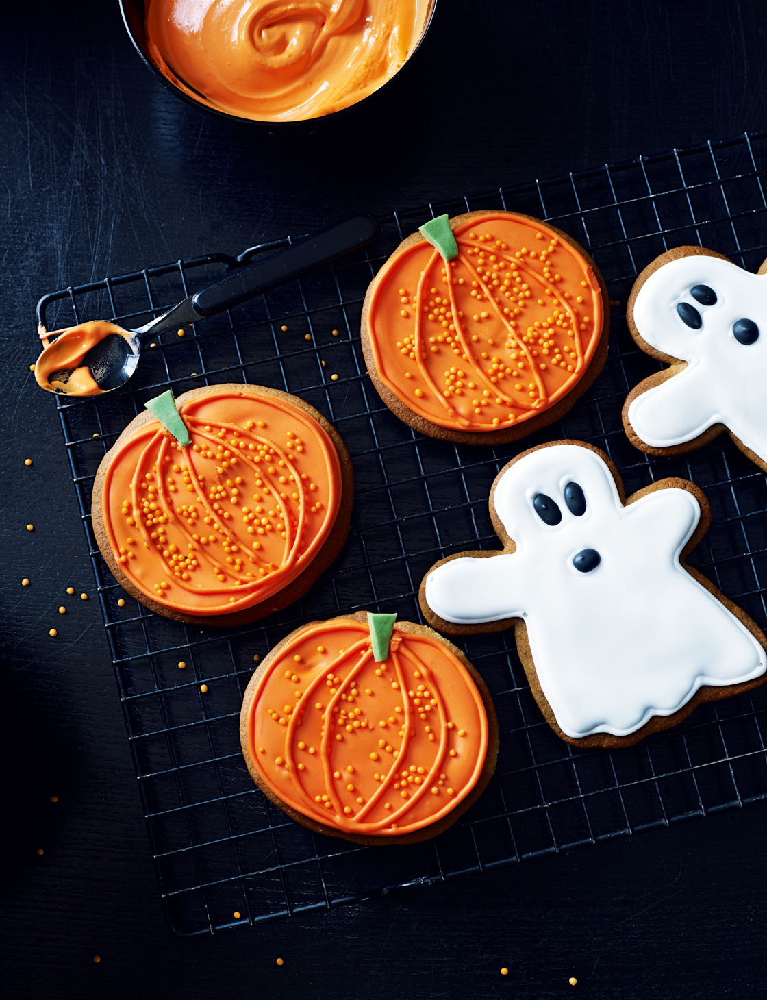 Pumpkin & ghost ginger biscuits | Sainsbury`s Magazine