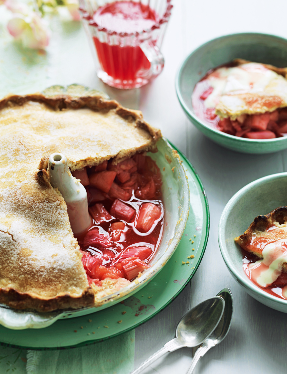 /Sugar_crusted_rhubarb_and_apple_pie_1120x1460.jpg