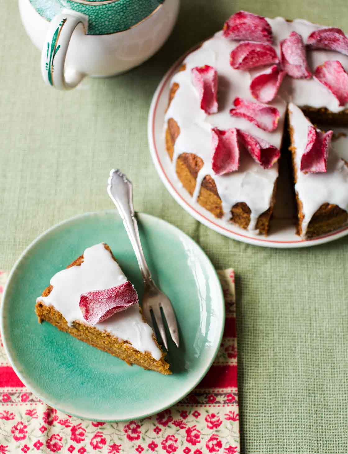 Carrot tea cake with vanilla icing | Sainsbury`s Magazine