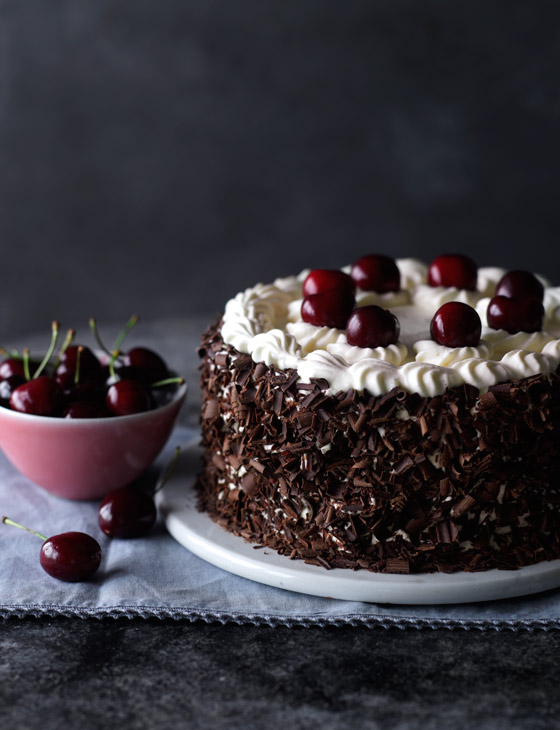 Order Classic Black Forest Cake Half Kg Online at Best Price, Free  Delivery|IGP Cakes