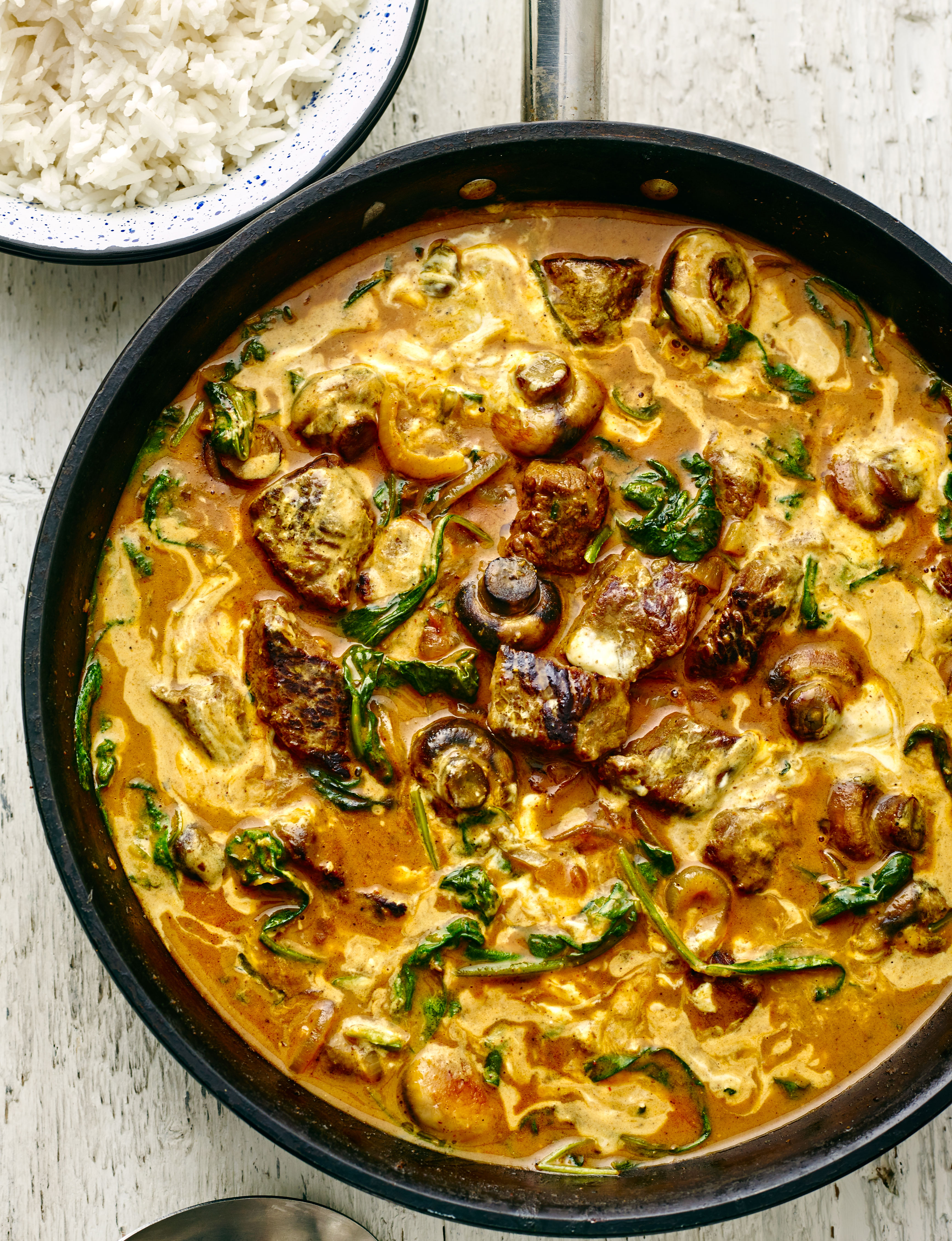 Light lamb, mushroom and spinach korma Sainsbury`s Magazine