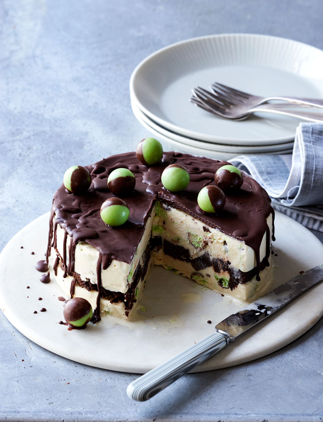 /Mint-drizzle-ice-cream-cake-with-brownie-layers-1120.jpg
