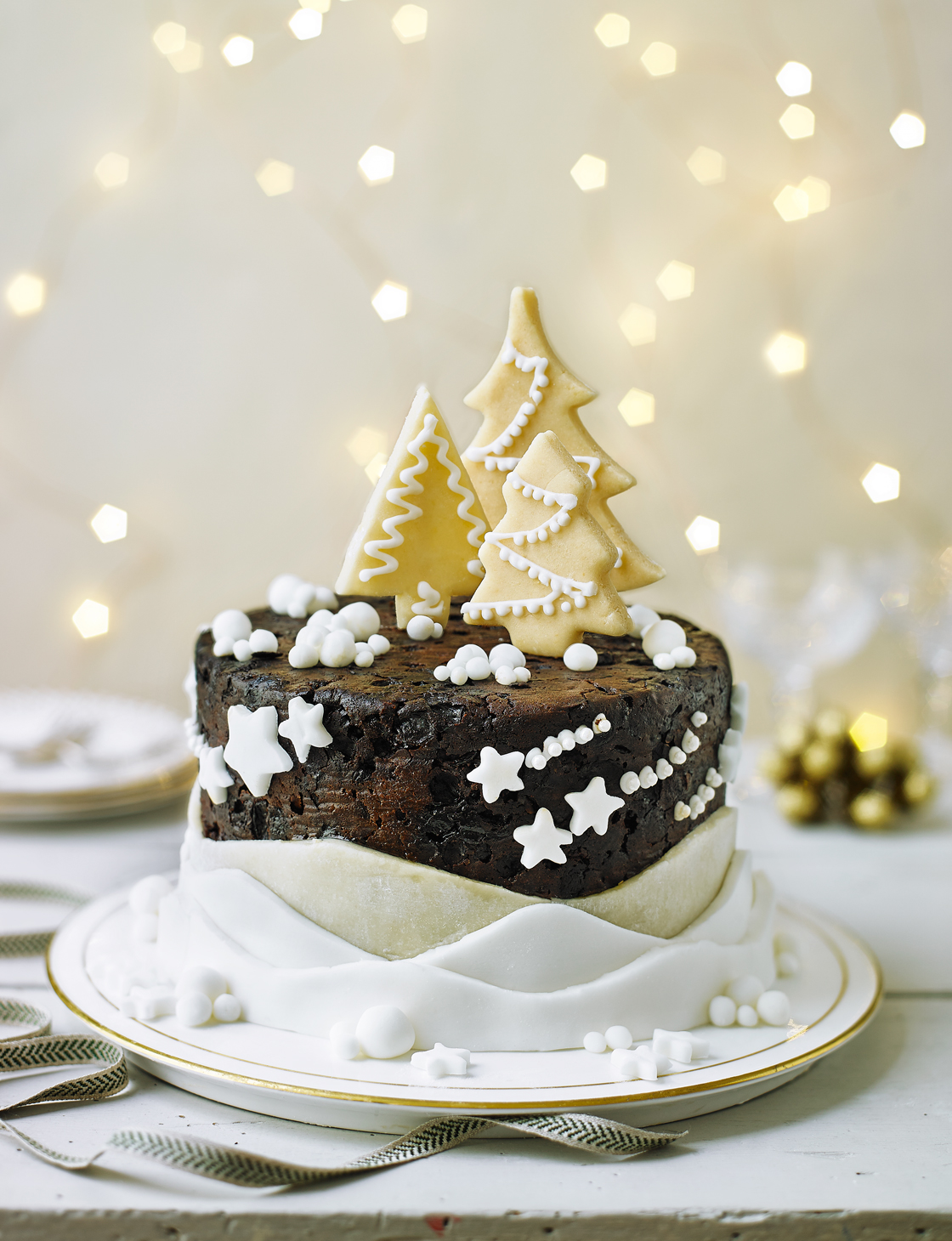 Let-it-glow Christmas cake - BBC Good Food Middle East
