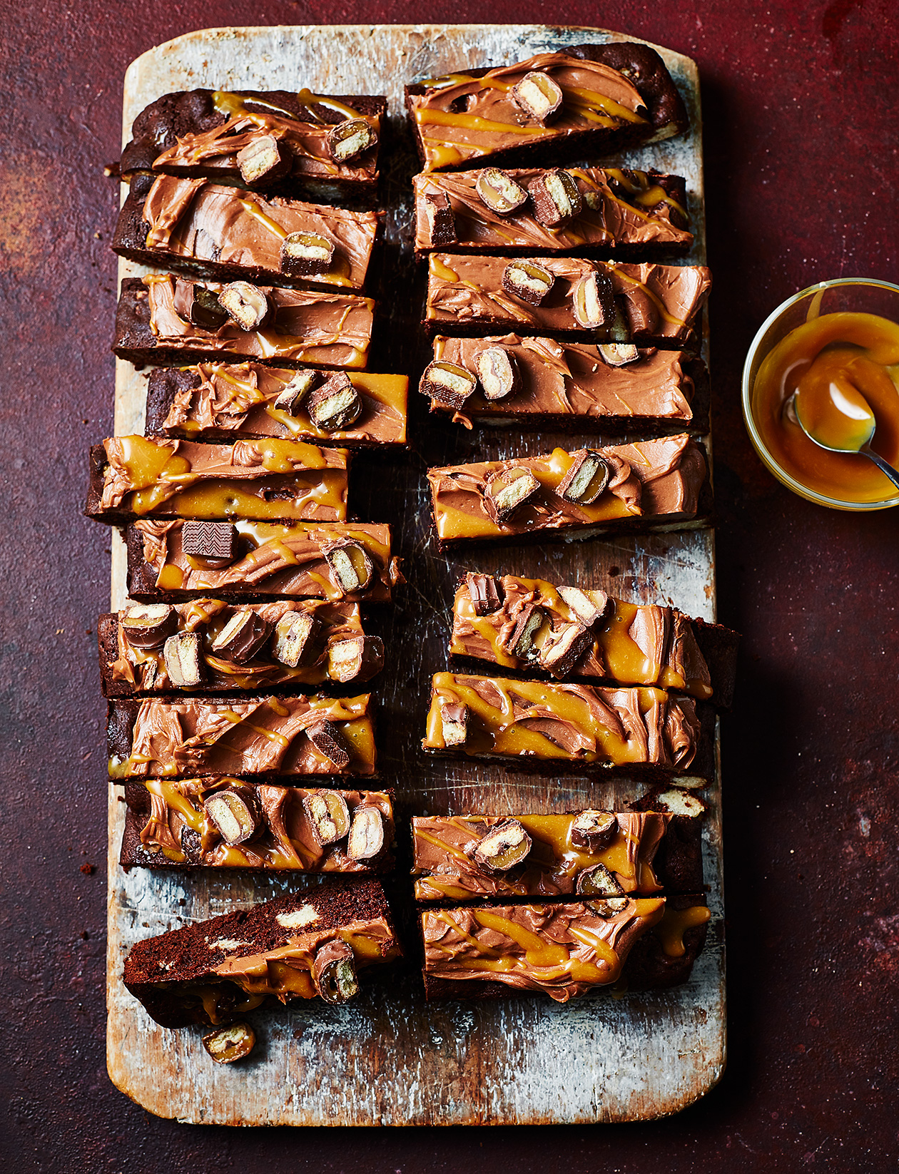 Twix traybake recipe Twix traybake recipe | Sainsbury`s Magazine