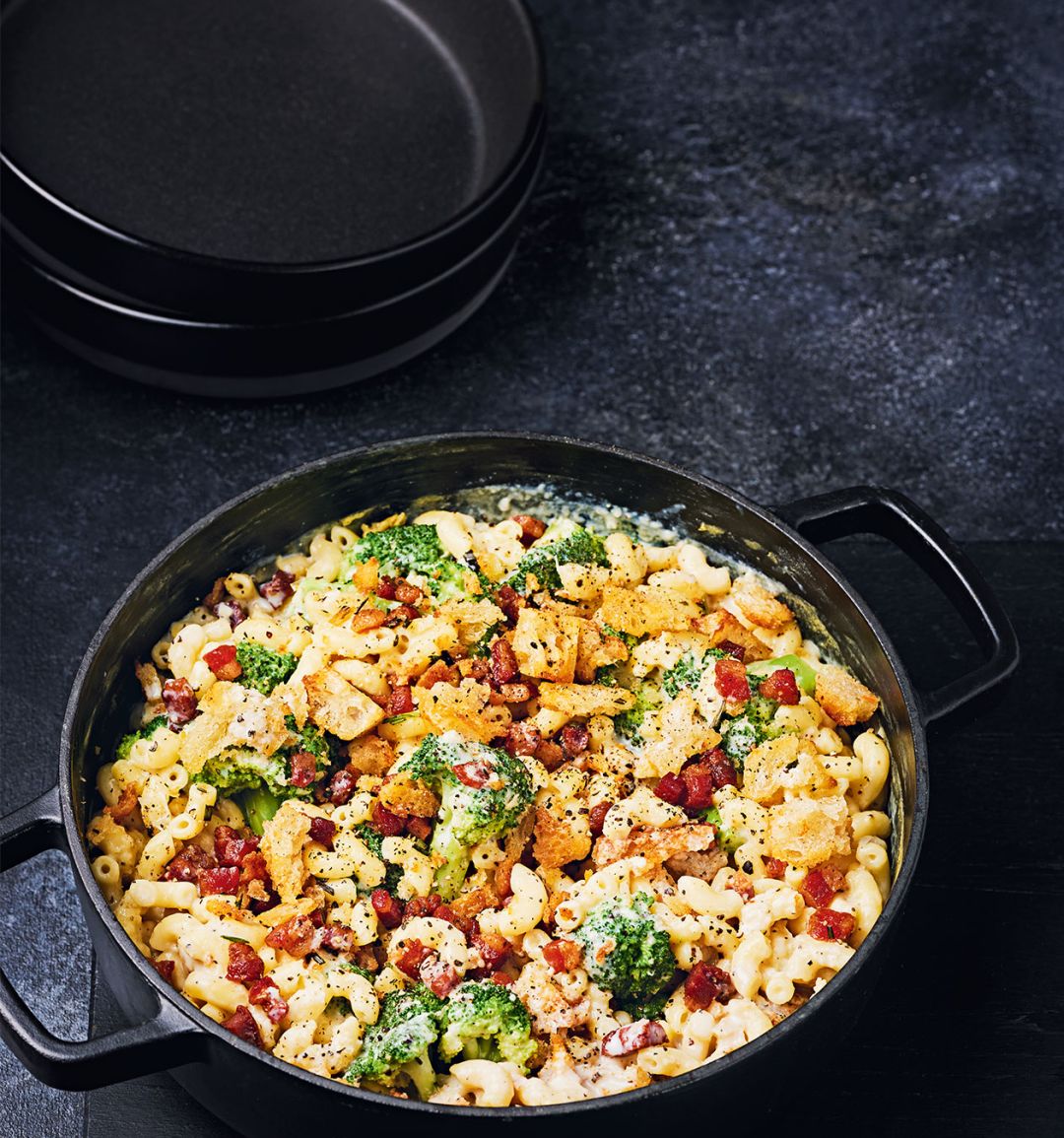 Stove-top mac and cheese with pancetta crumbs