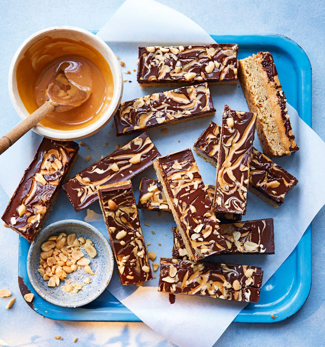 Choc-peanut flapjack bars