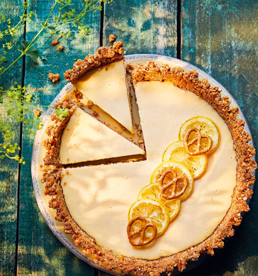 Lemon pretzel pie