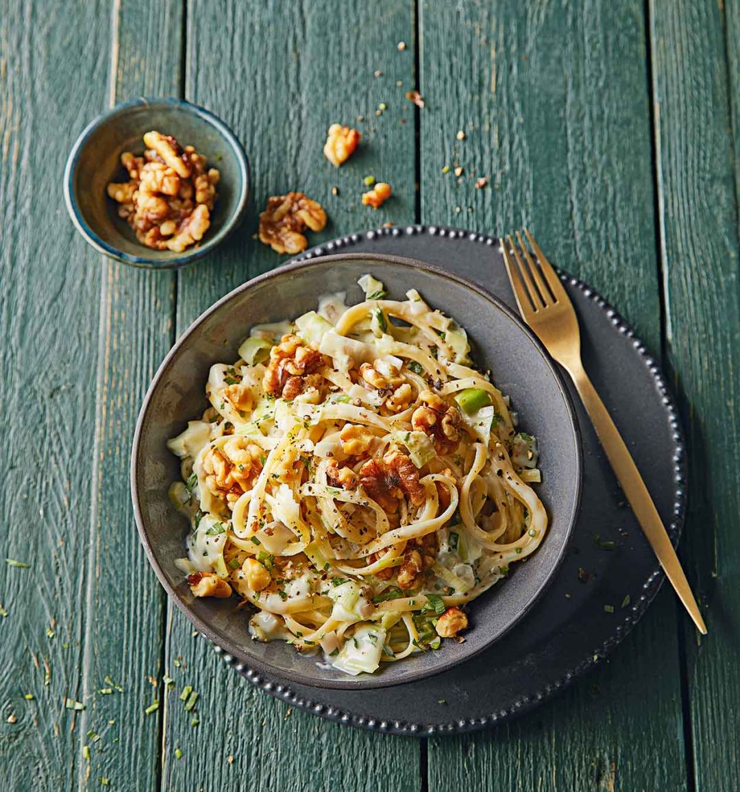 Gorgonzola, leek and walnut linguine