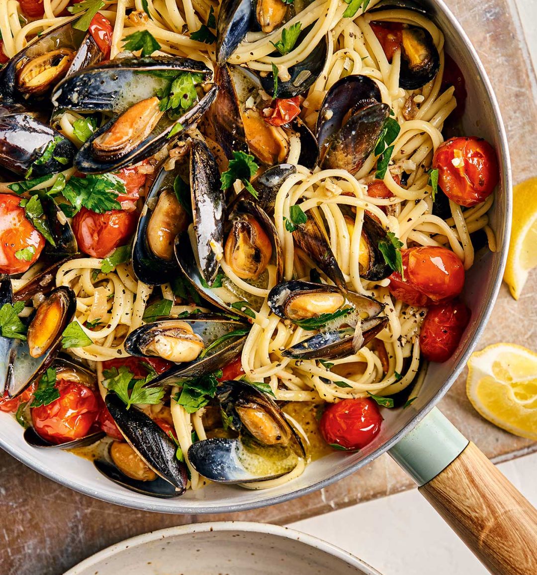 Linguine with cherry tomatoes and garlic butter mussels