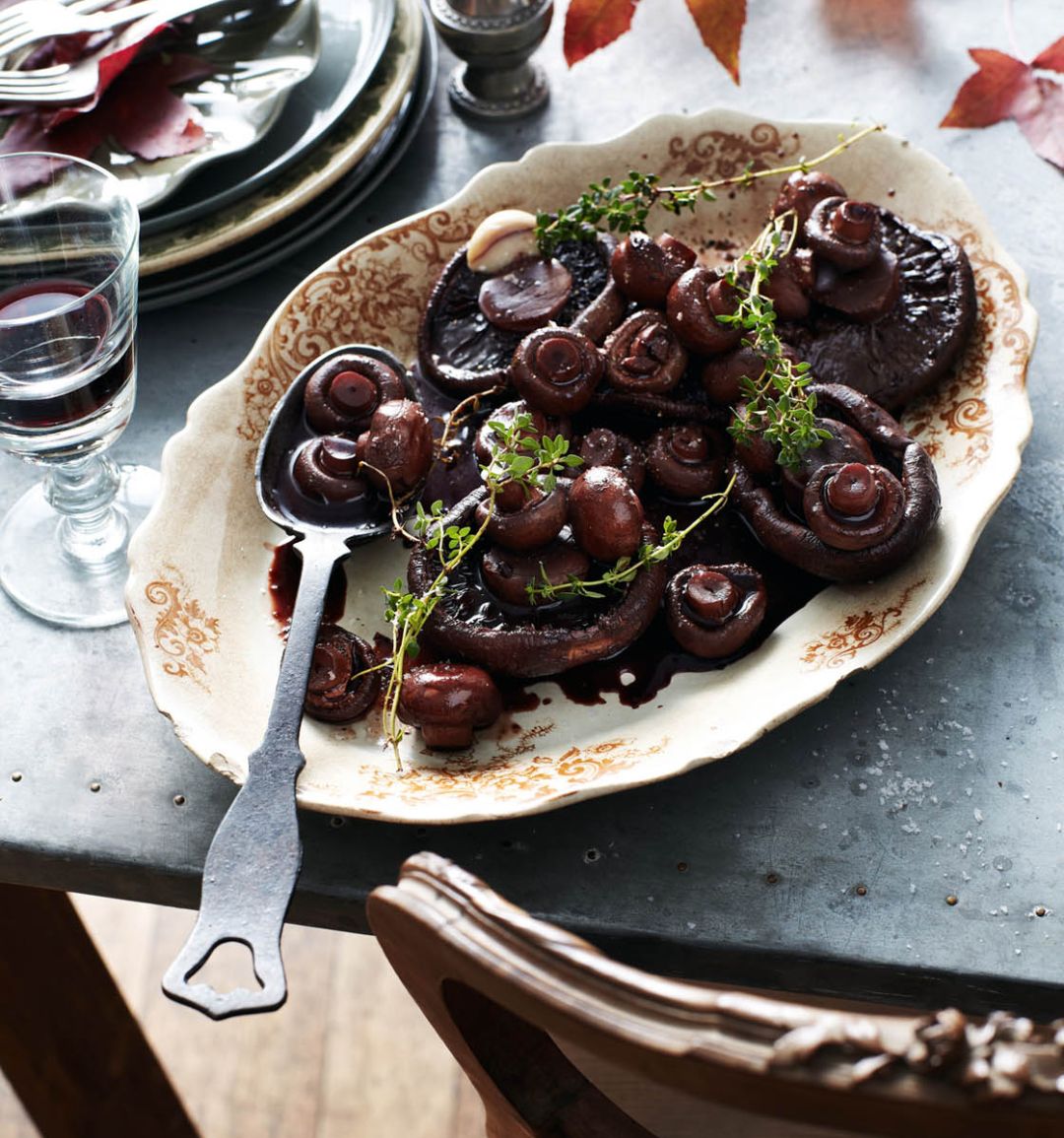 Portabella mushrooms with thyme and red wine