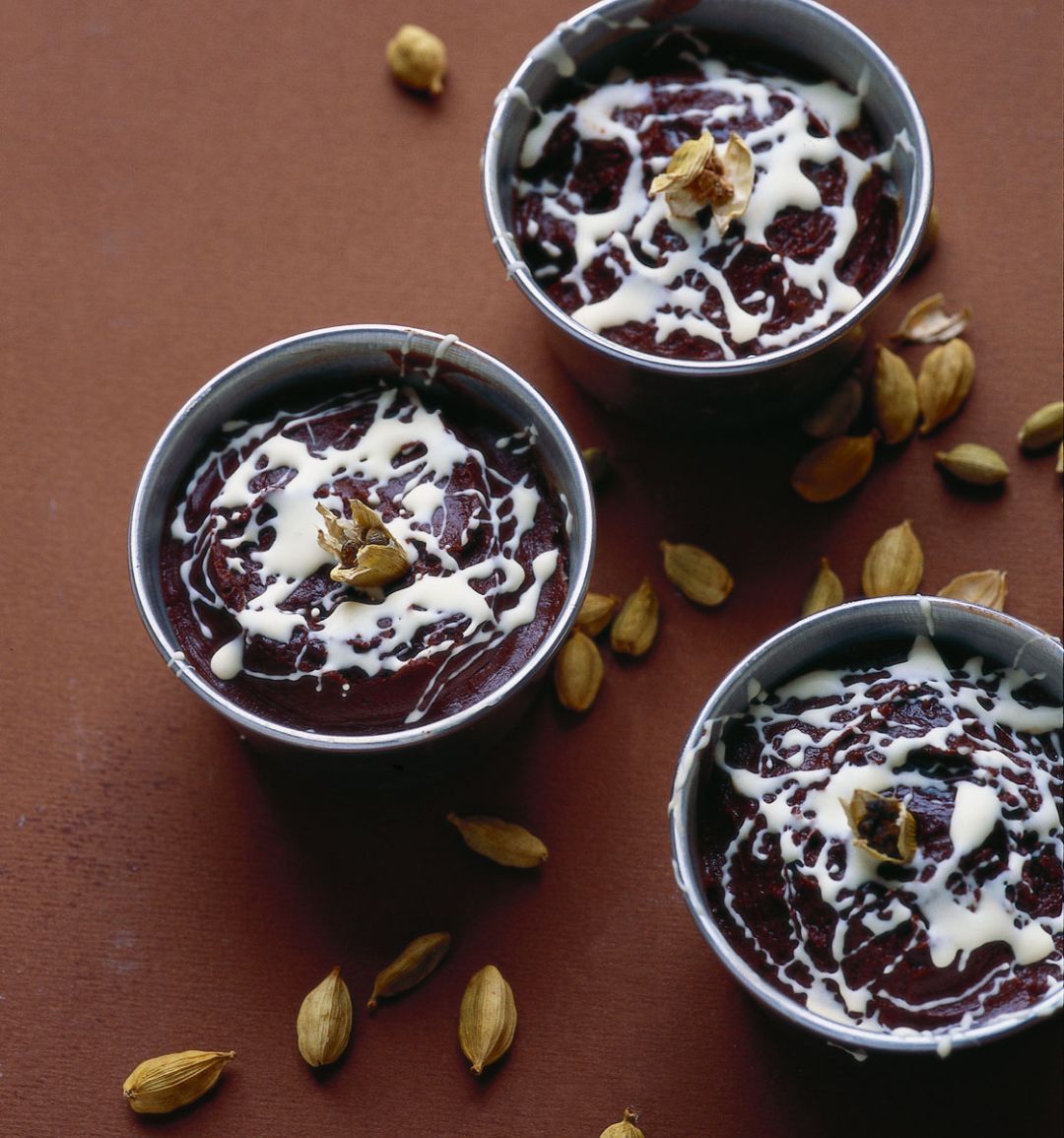Cardamom chocolate pots