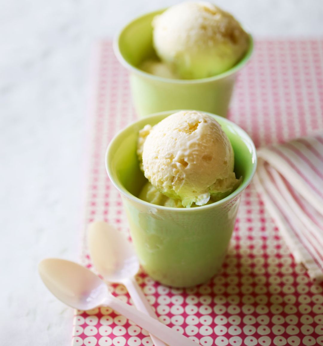 Honey and almond frozen yogurt