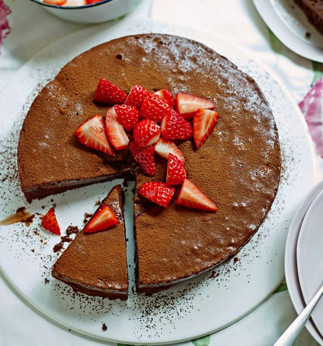 Chocolate mousse cake with strawberries 