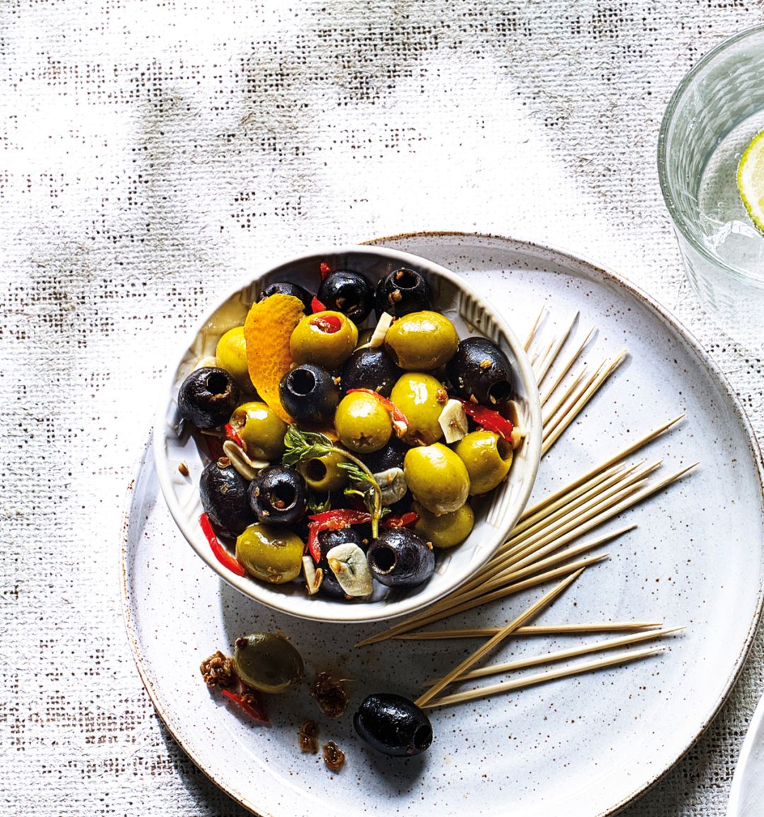 Aromatic warm olives