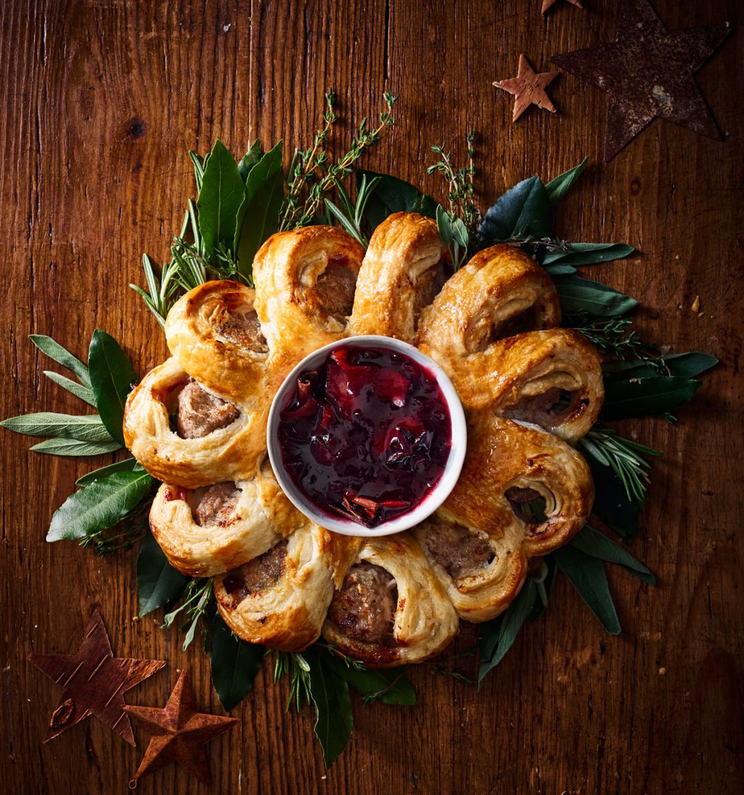 Sausage roll wreath with mulled wine cranberry relish
