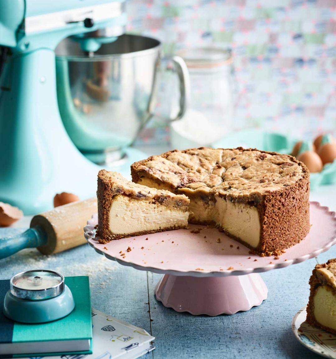 Cookie-topped cheesecake pie