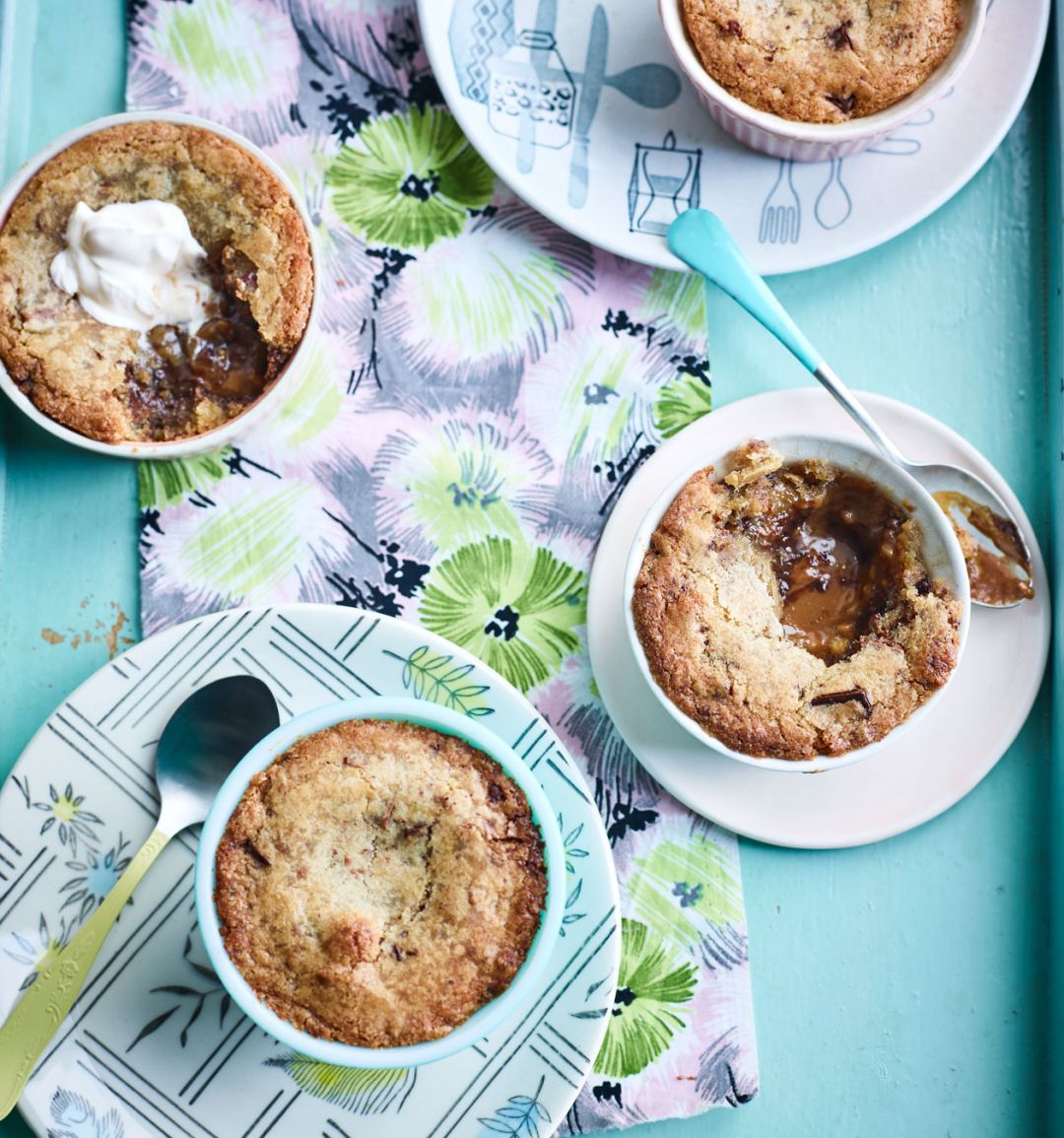 Gooey ‘Snickers’ cookie pots