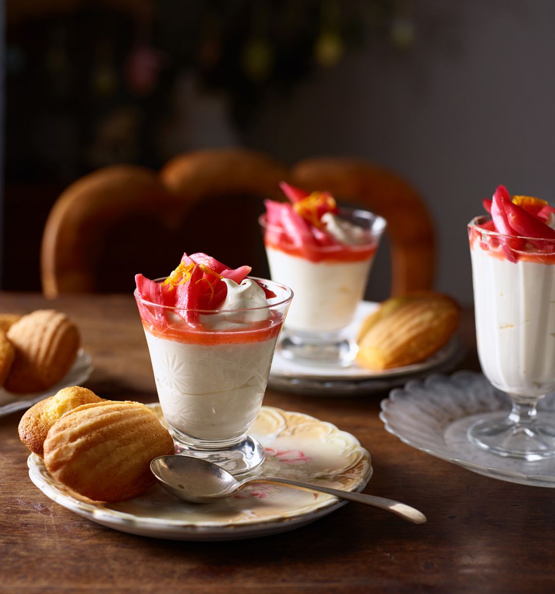 Rhubarb, orange and cinnamon pots