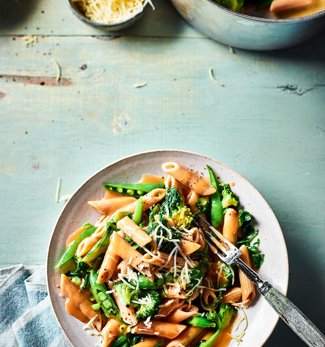 Cheesy Marmite pasta with greens