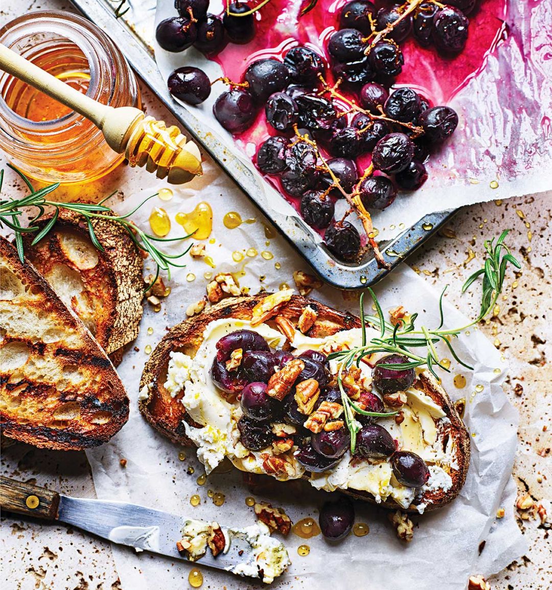 Honey-roasted grape and goats’ cheese toasts