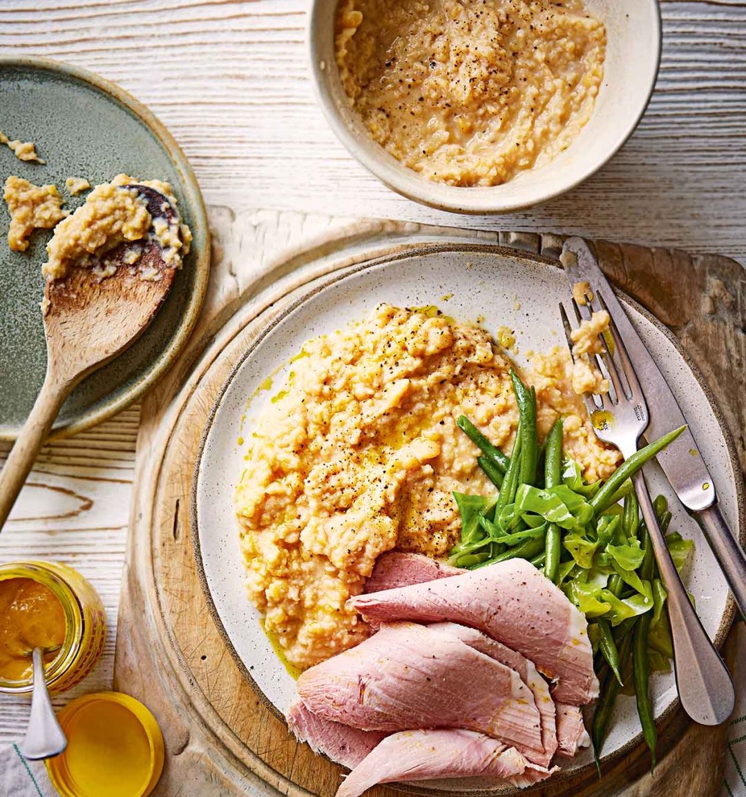 Boiled gammon with pease pudding