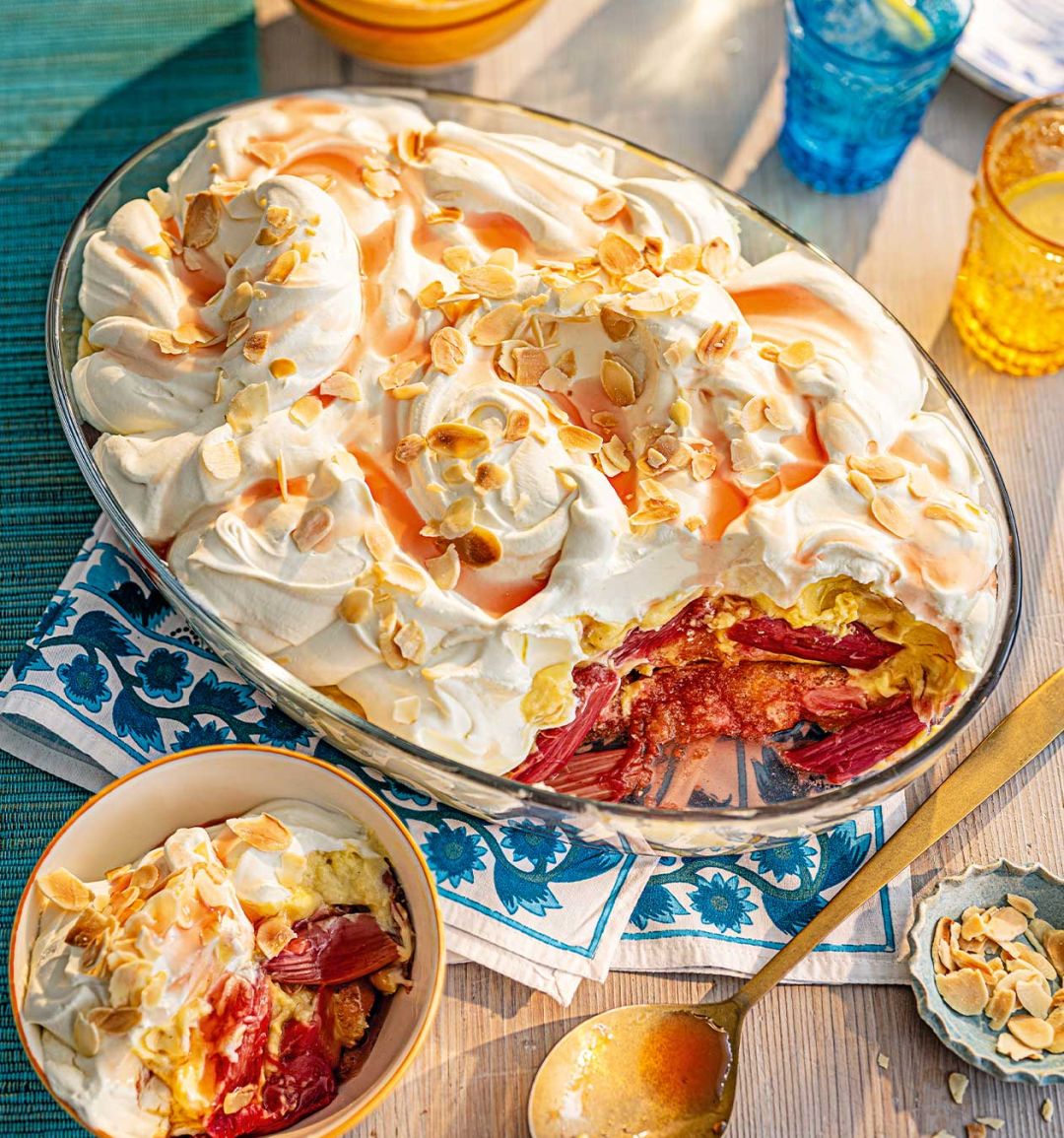 Rhubarb and custard trifle