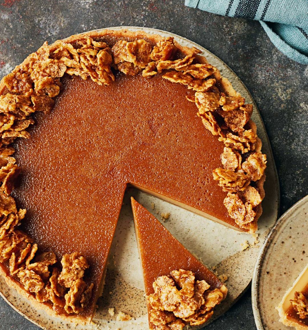 Gypsy tart with bay leaves and cereal crumble