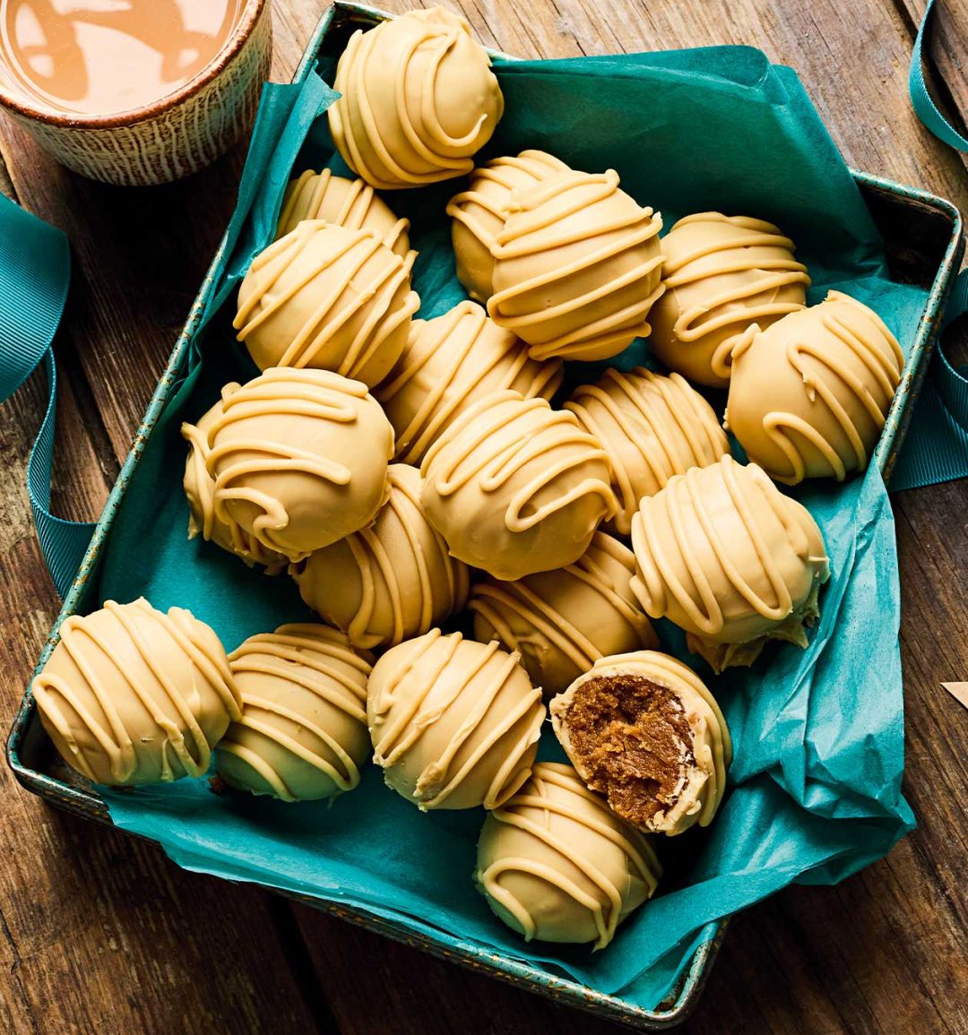 Golden chocolate and Biscoff truffles