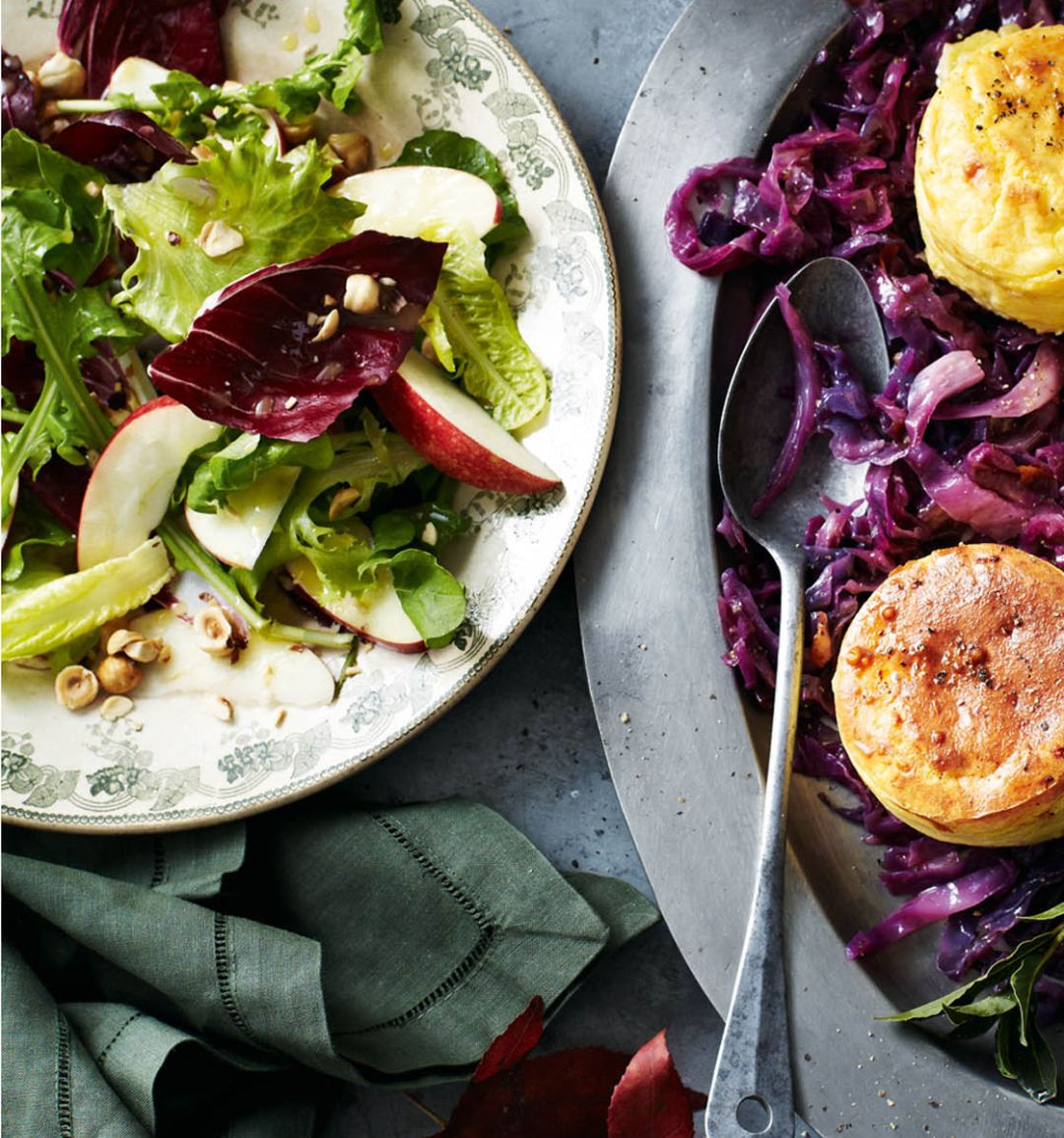 Apple and hazelnut salad