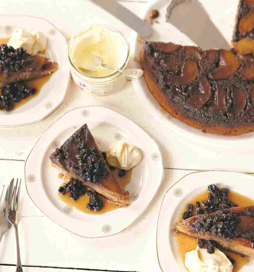 Sticky apple cake with drunk currants