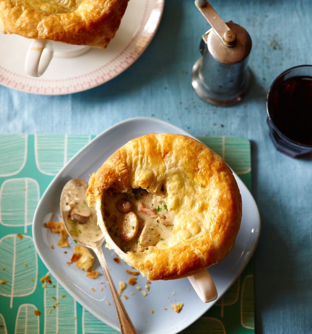 Smoky chicken and mushroom hot pot pie