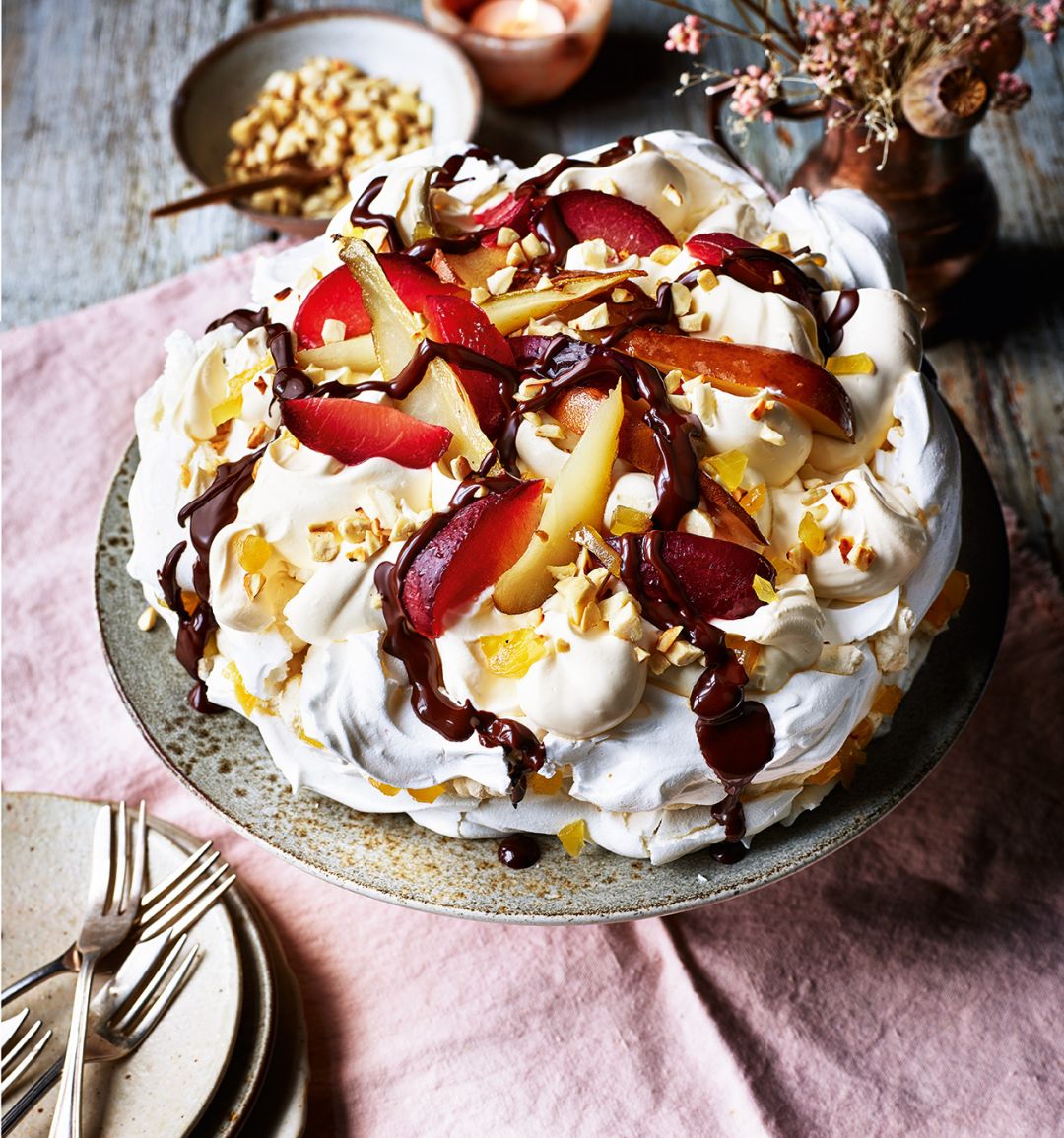 Roasted fruit meringue with ginger and chocolate