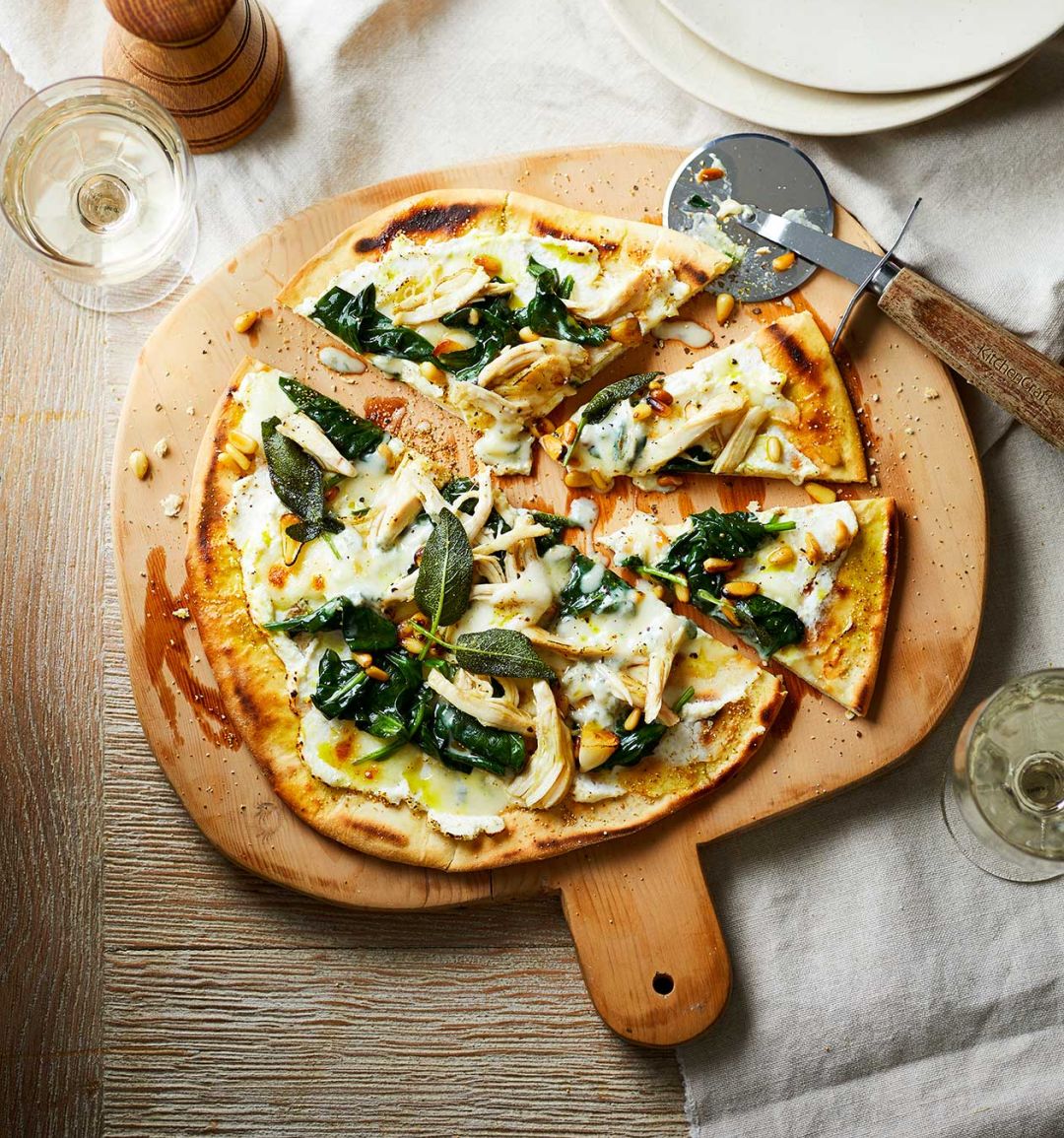 Four cheese garlic chicken pizza bianco