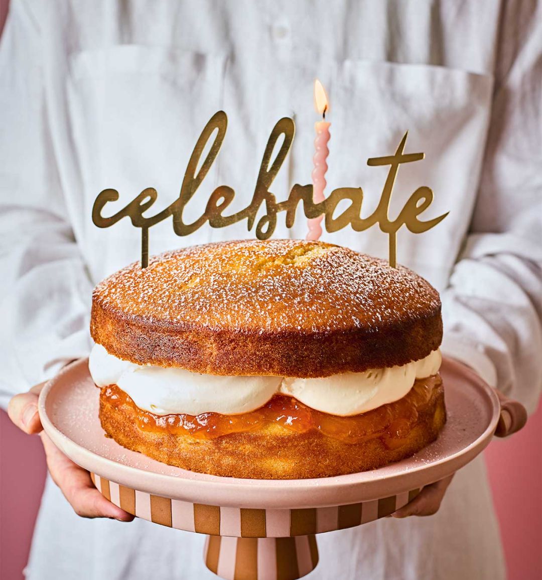 Orange blossom honey and apricot cake