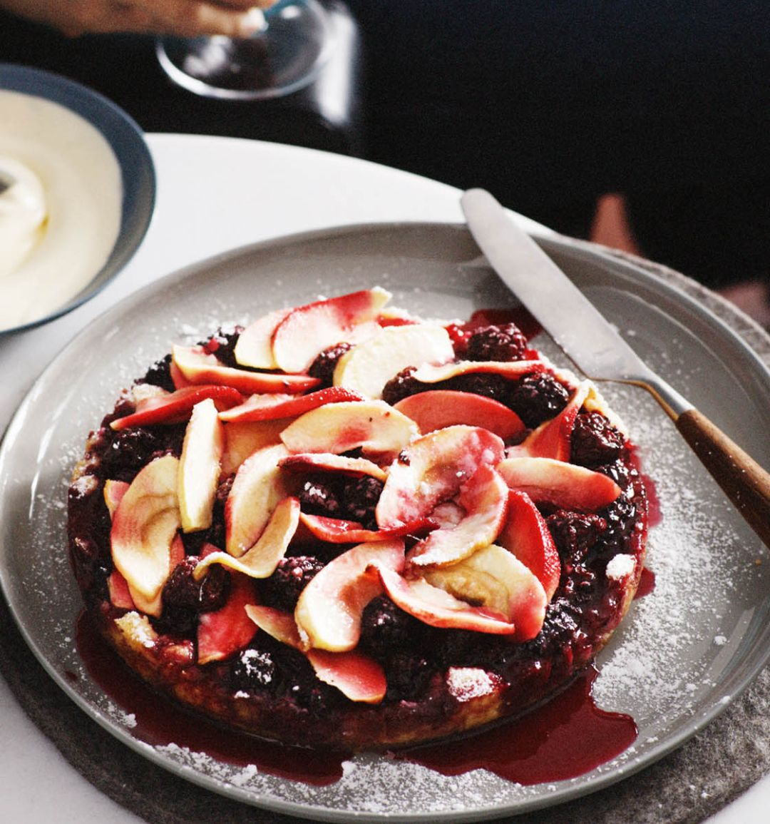 Upside-down blackberry and apple crumble