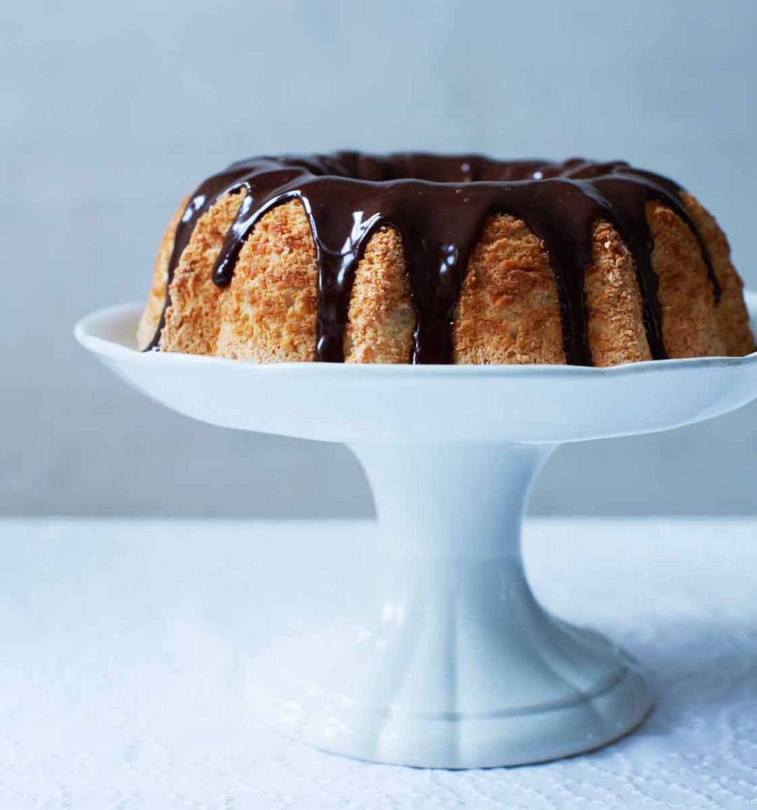  Angel food cake with dark chocolate ganache 