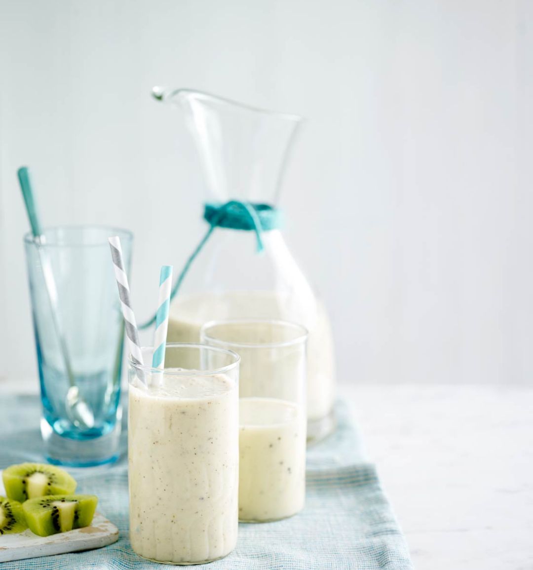 Kiwi, peach, ginger and passionfruit smoothies