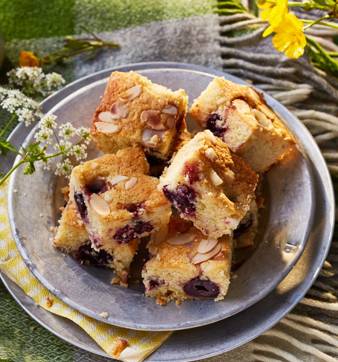 Clotted cream cherry bake