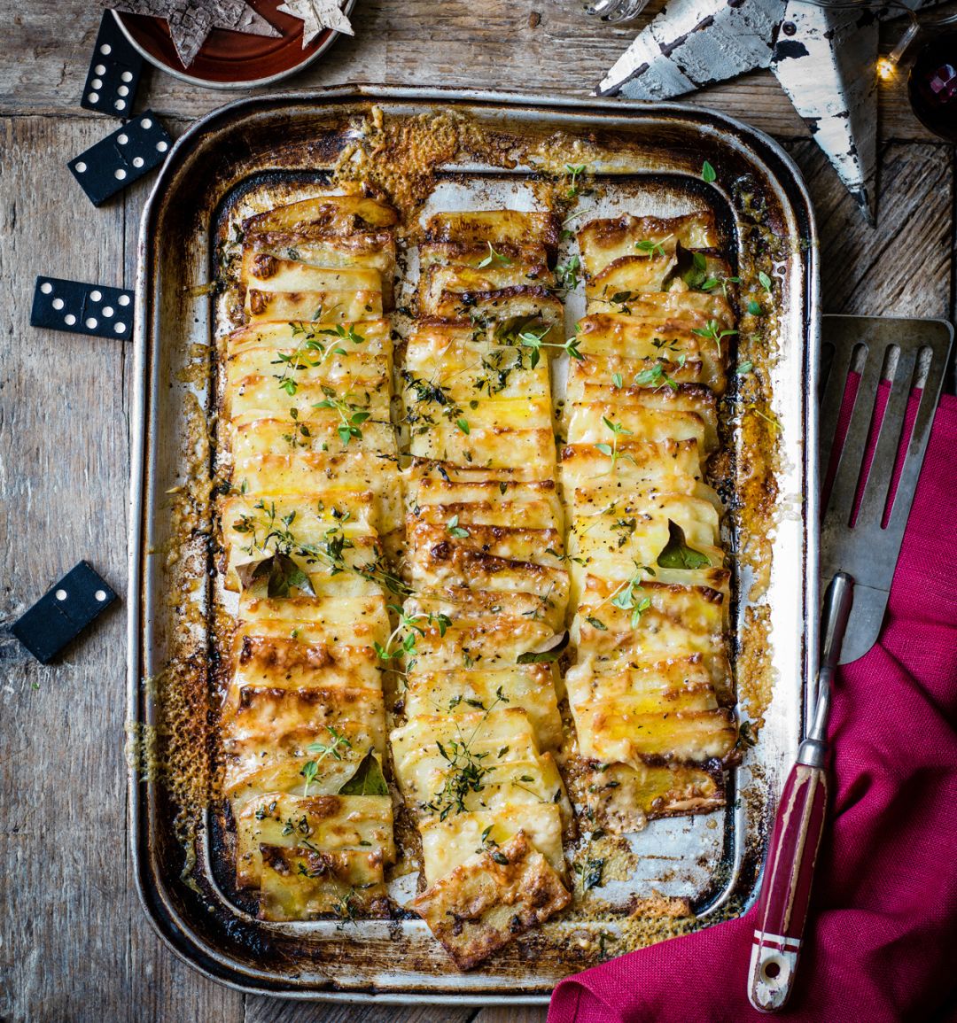 Cheesy domino potatoes 