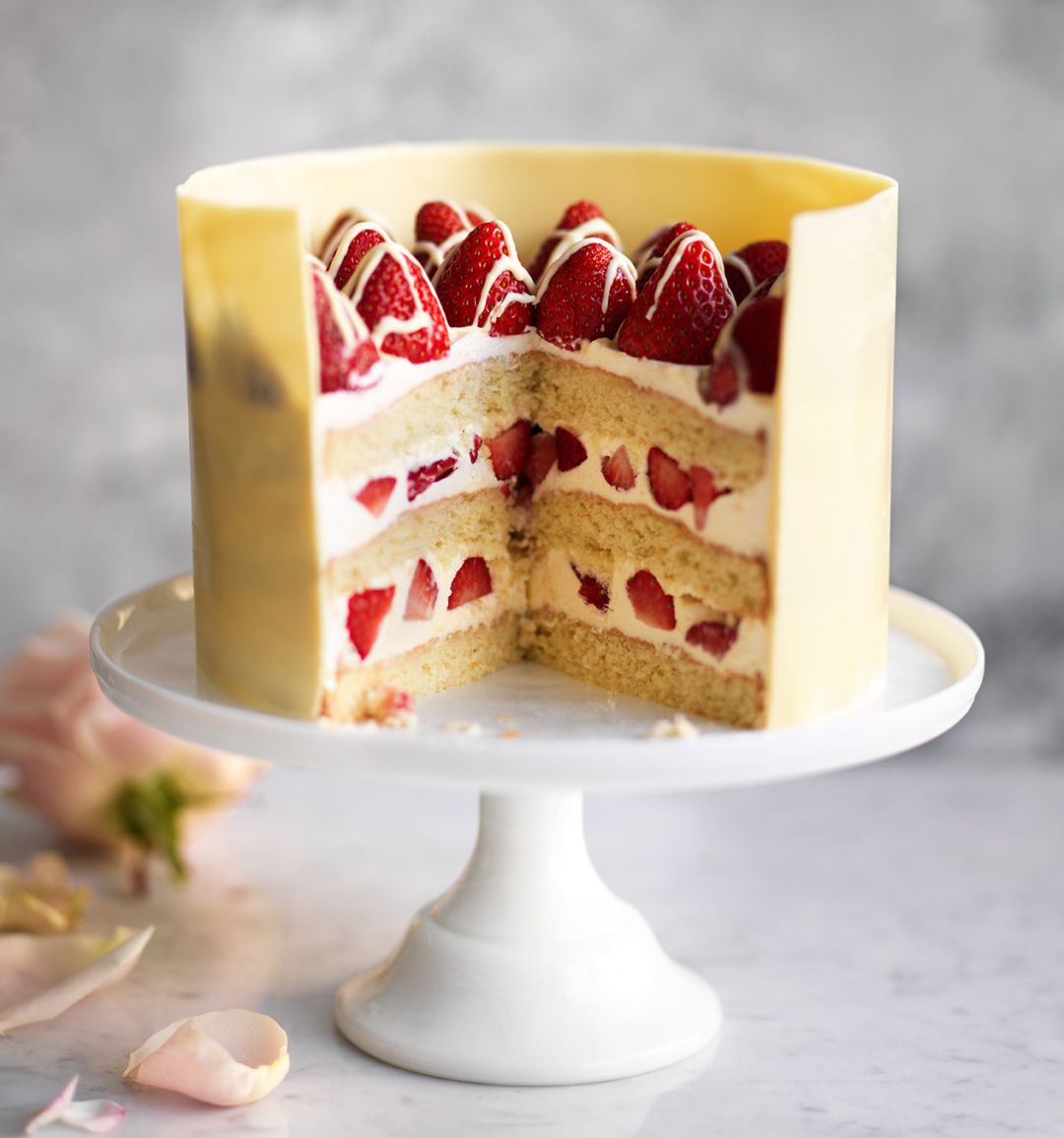 Strawberry, passion fruit & white chocolate cake