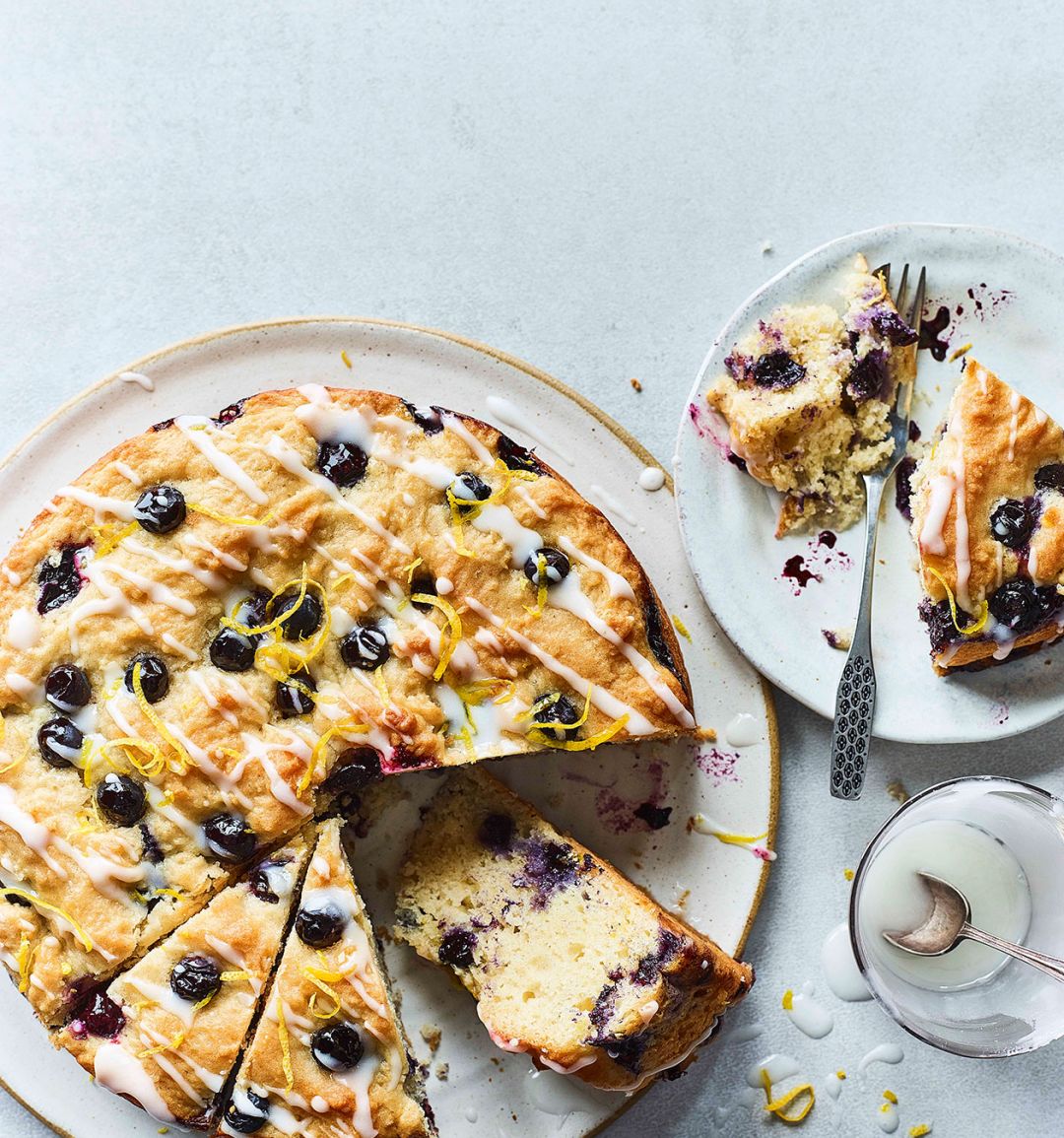 Lemon-blueberry muffin cake