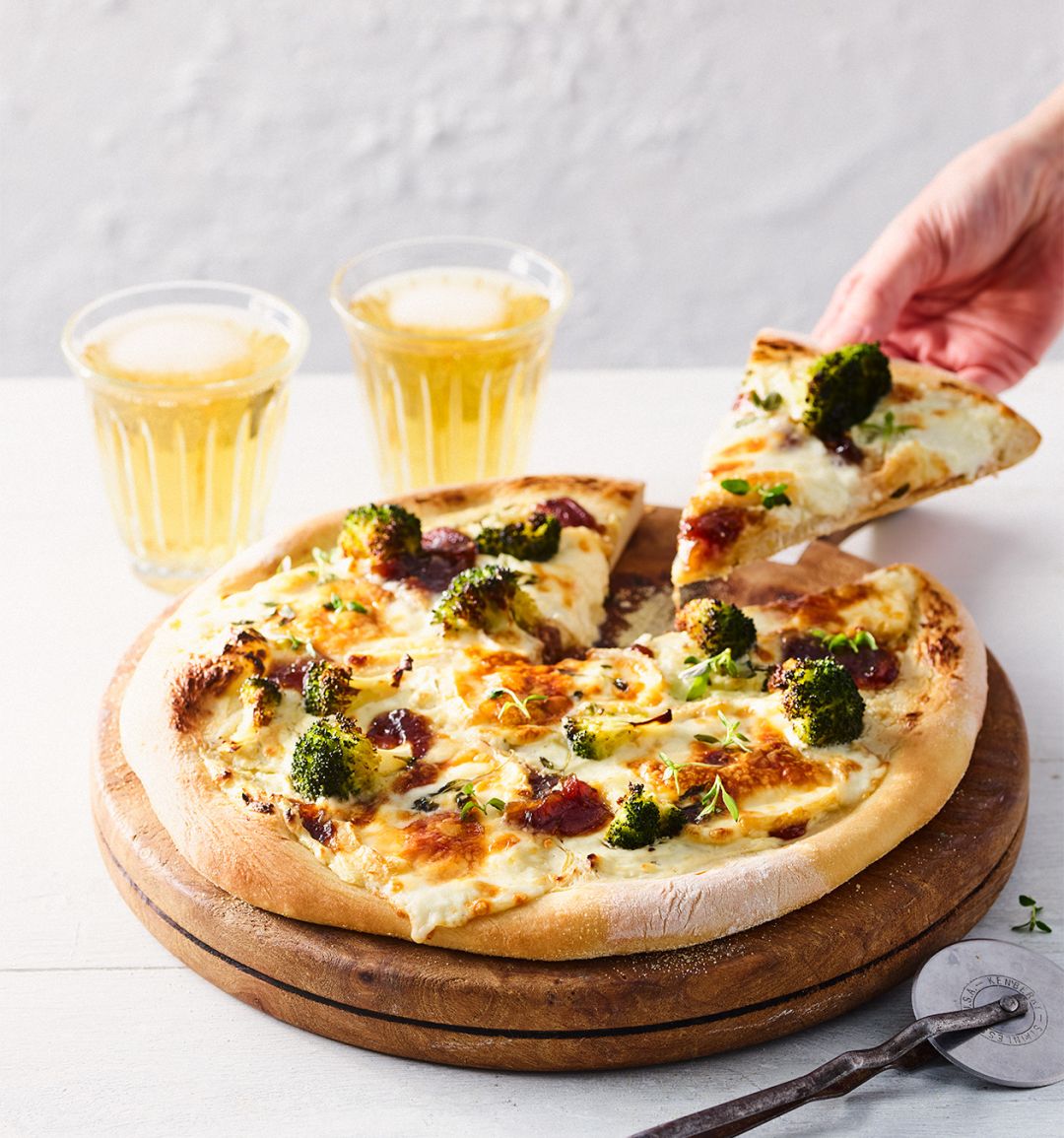 Pizza bianca with broccoli and garlic