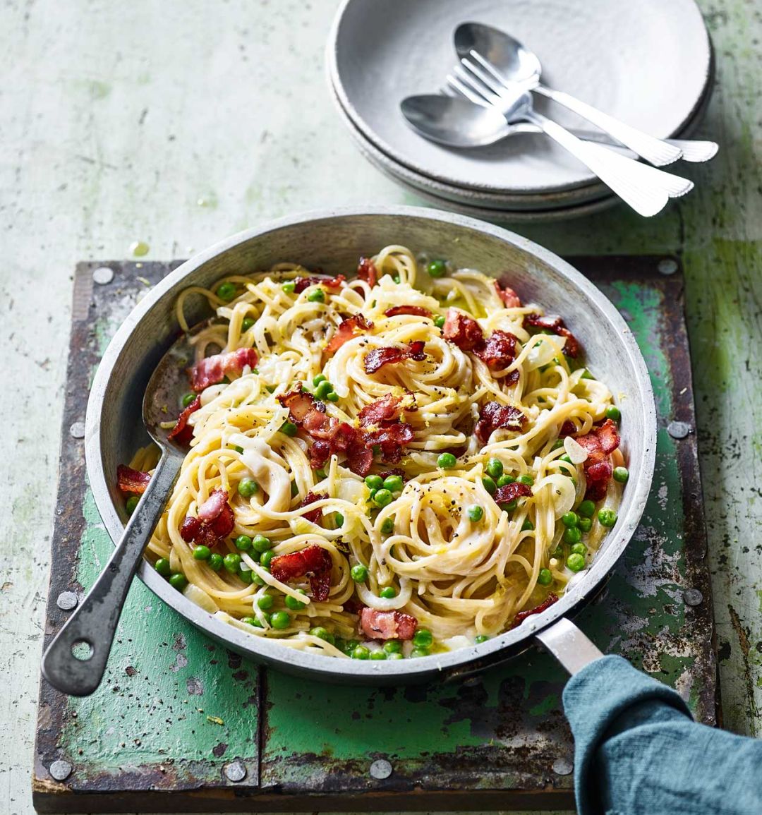 One-pot pasta with bacon and peas