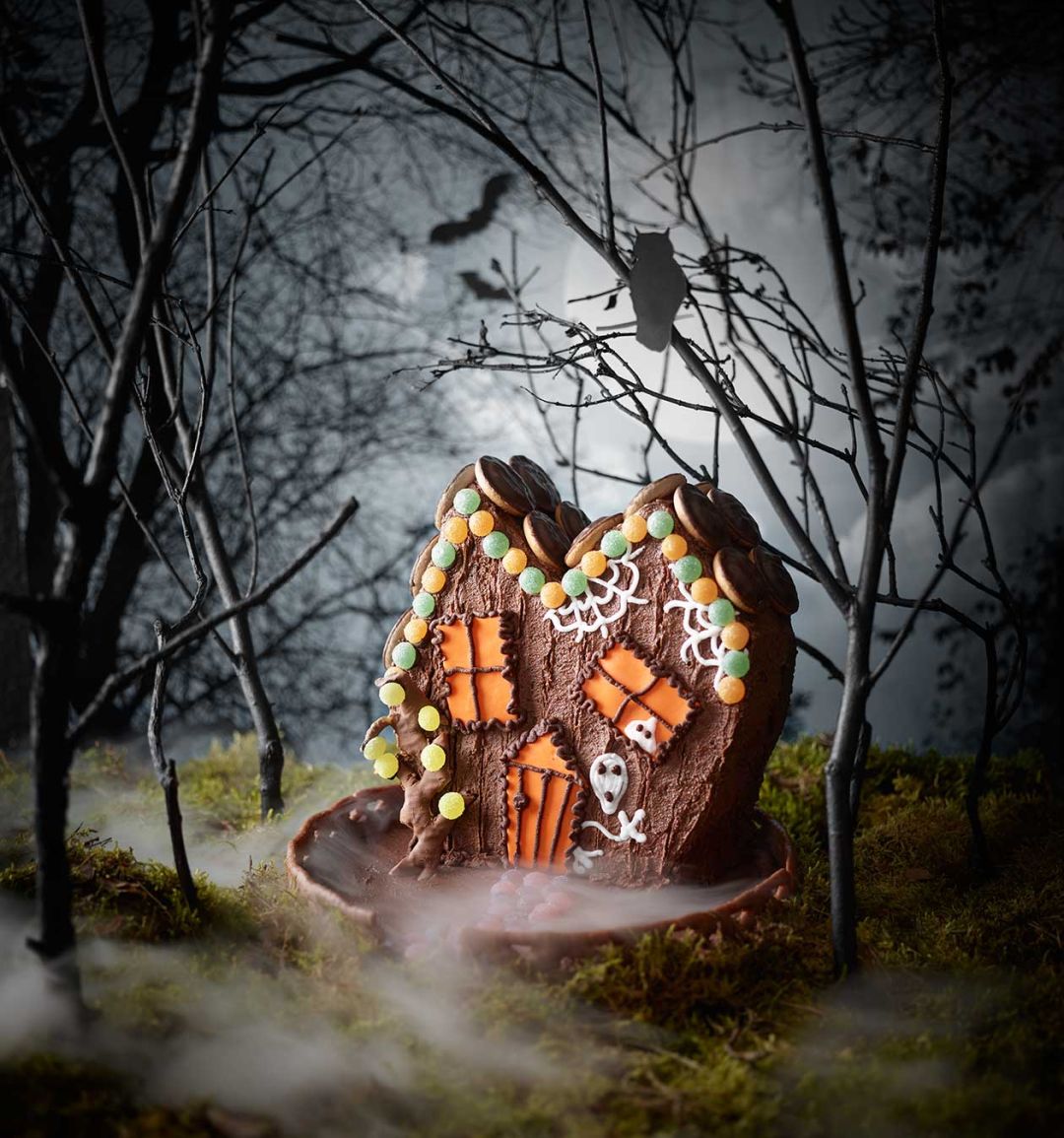 Haunted house cake