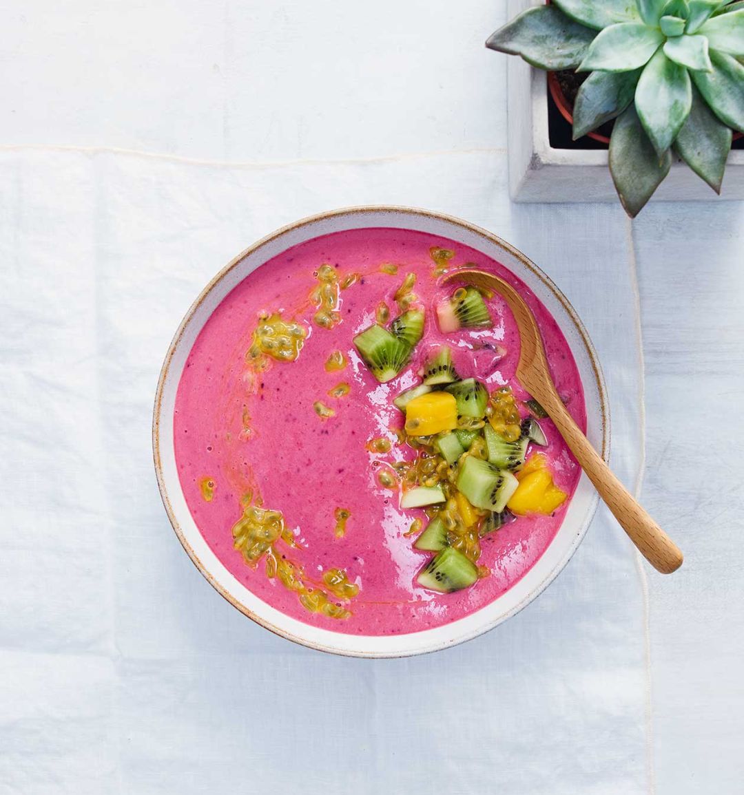 Rainbow smoothie bowl