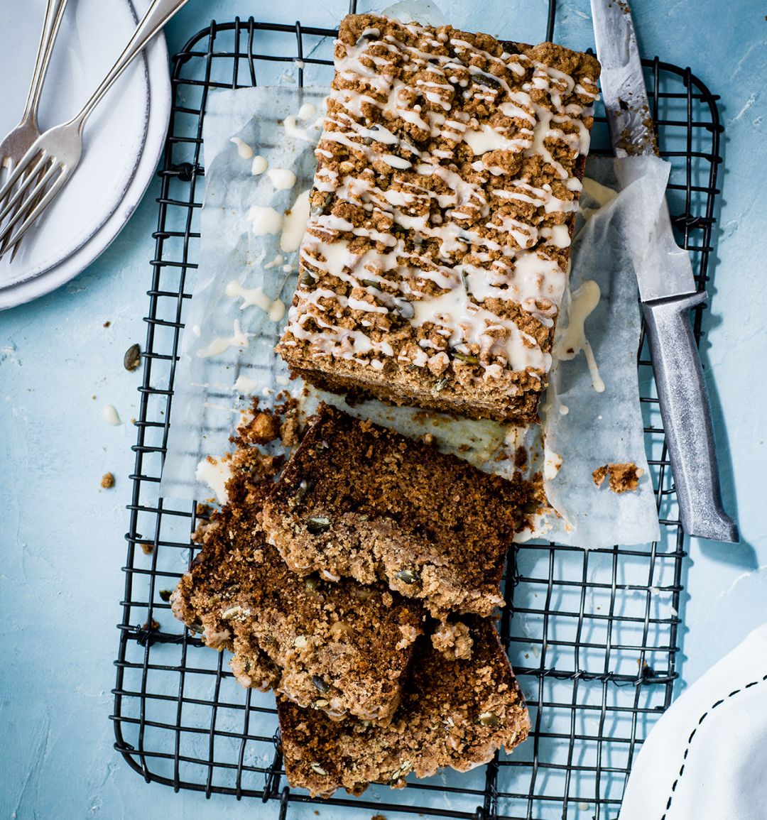 Carrot cake with cinnamon crumble